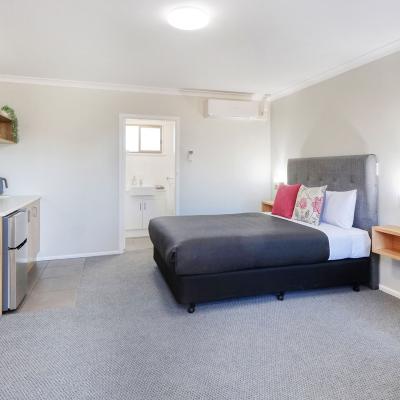 Deni Motel Queen Room 1a