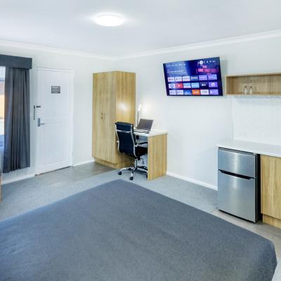 Deni Motel Queen Room 2a