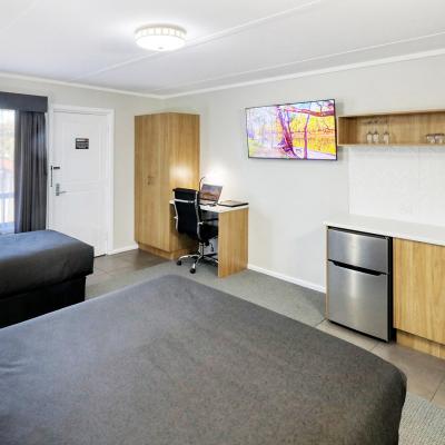 Deni Motel Twin Room 2a